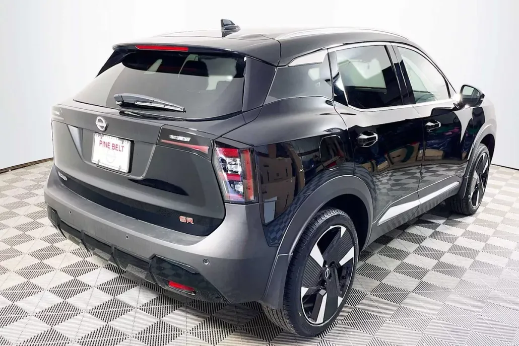 2025 Nissan Kicks SR photo 1