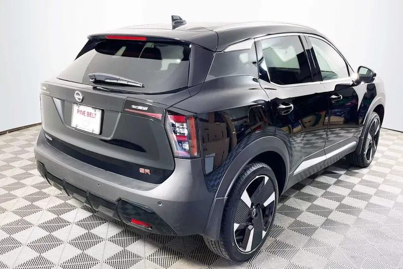 2025 Nissan Kicks SR photo 1