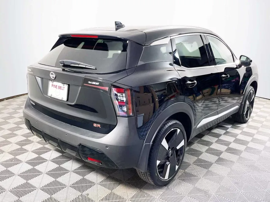2025 Nissan Kicks SR photo 1
