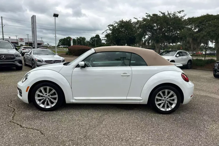 2019 Volkswagen Beetle Convertible S photo 1