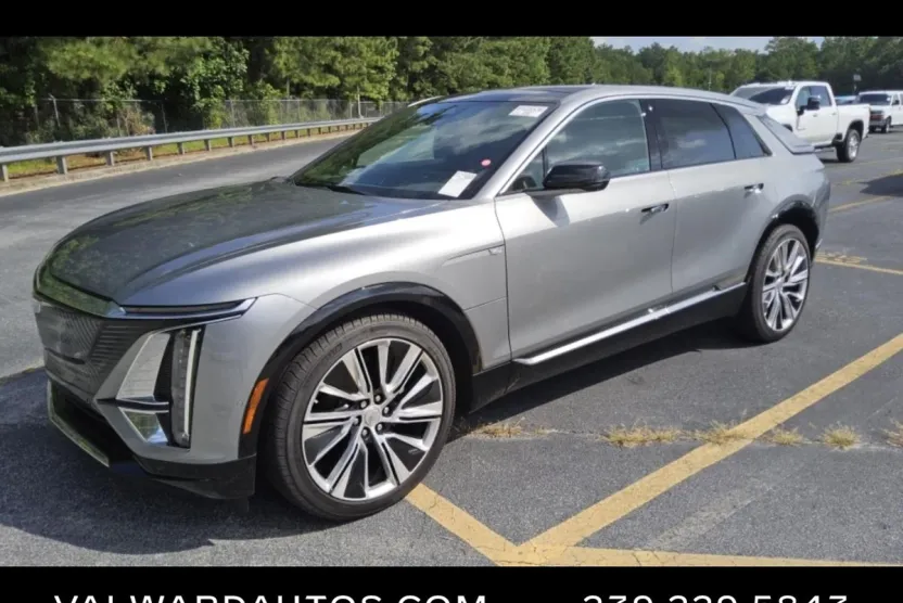 2024 Cadillac Lyriq Luxury photo 1