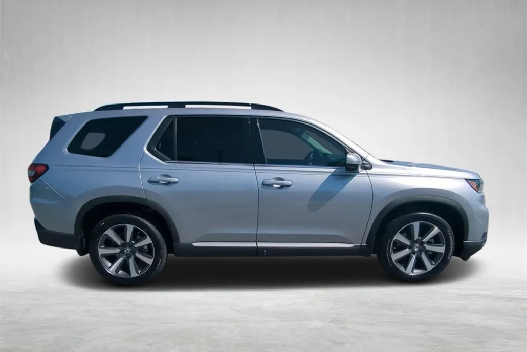 2025 Honda Pilot Touring photo 1