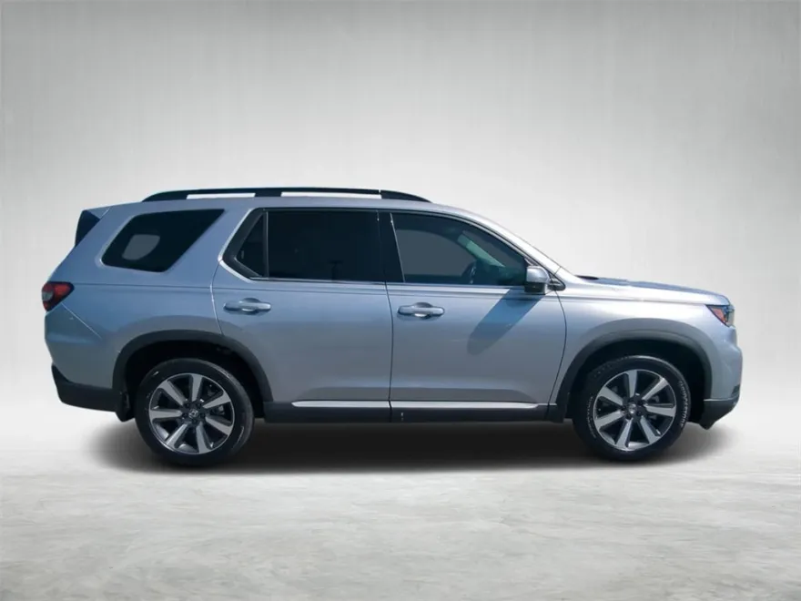 2025 Honda Pilot Touring photo 1