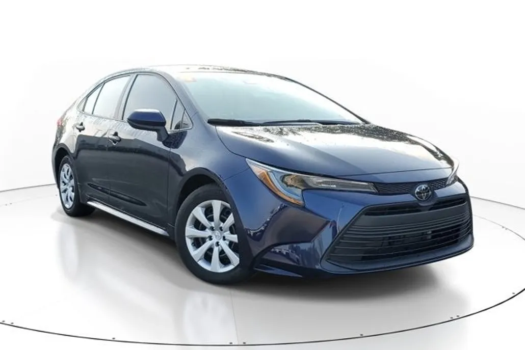 2024 Toyota Corolla LE photo 1