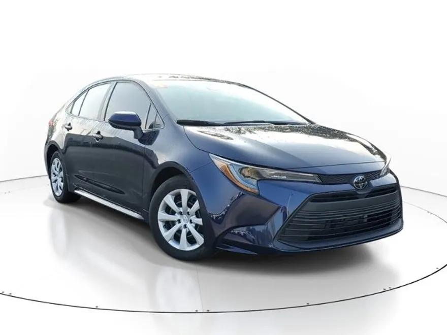 2024 Toyota Corolla LE photo 1