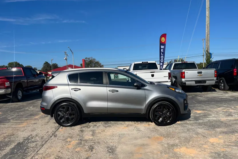 2020 Kia Sportage S photo 1