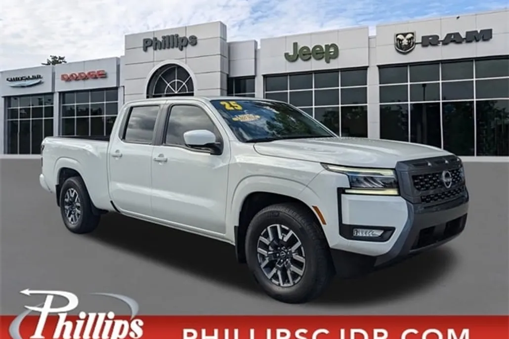 2025 Nissan Frontier SL photo 1