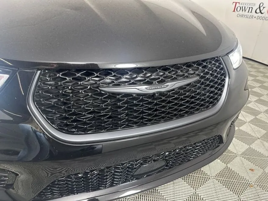 2025 Chrysler Pacifica Limited photo 1