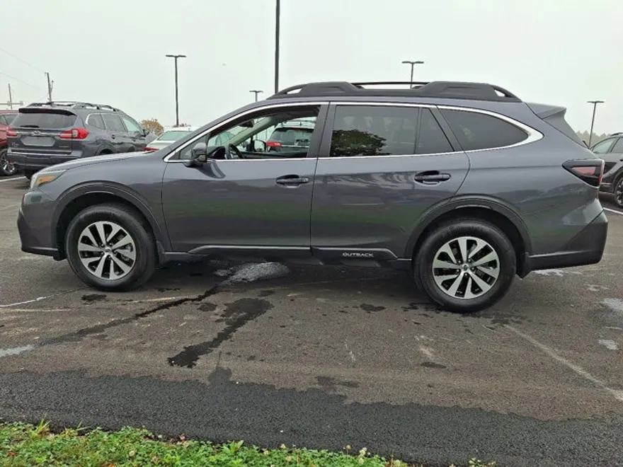 2020 Subaru Outback Premium photo 1