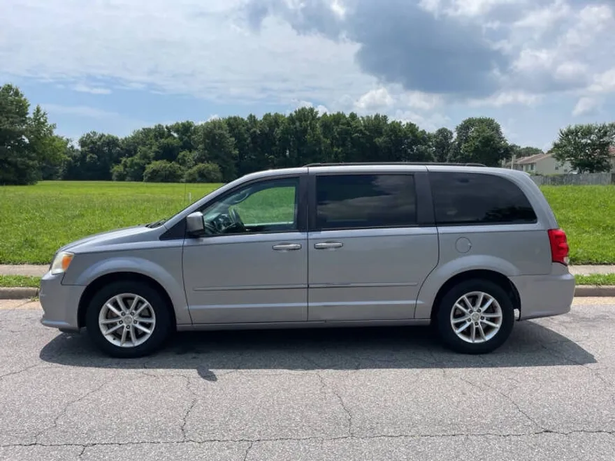 2014 Dodge Grand Caravan SXT photo 1