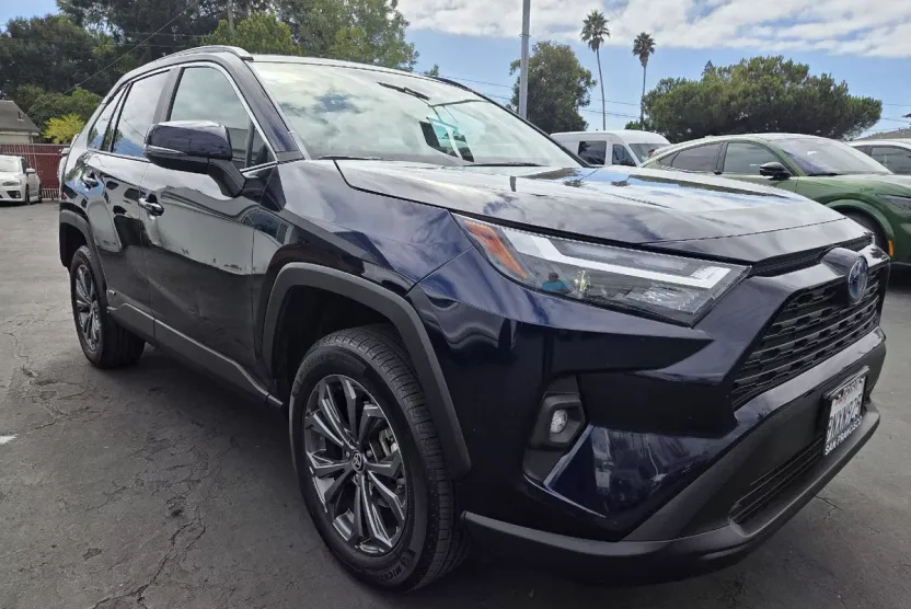 2024 Toyota RAV4 Hybrid XLE Premium photo 1