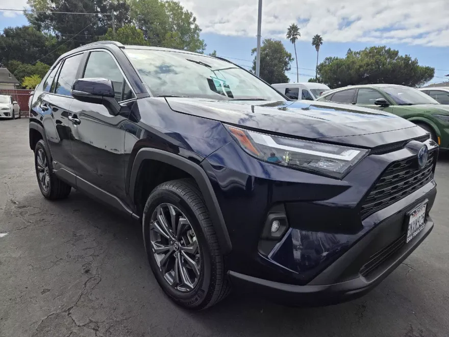 2024 Toyota RAV4 Hybrid XLE Premium photo 1