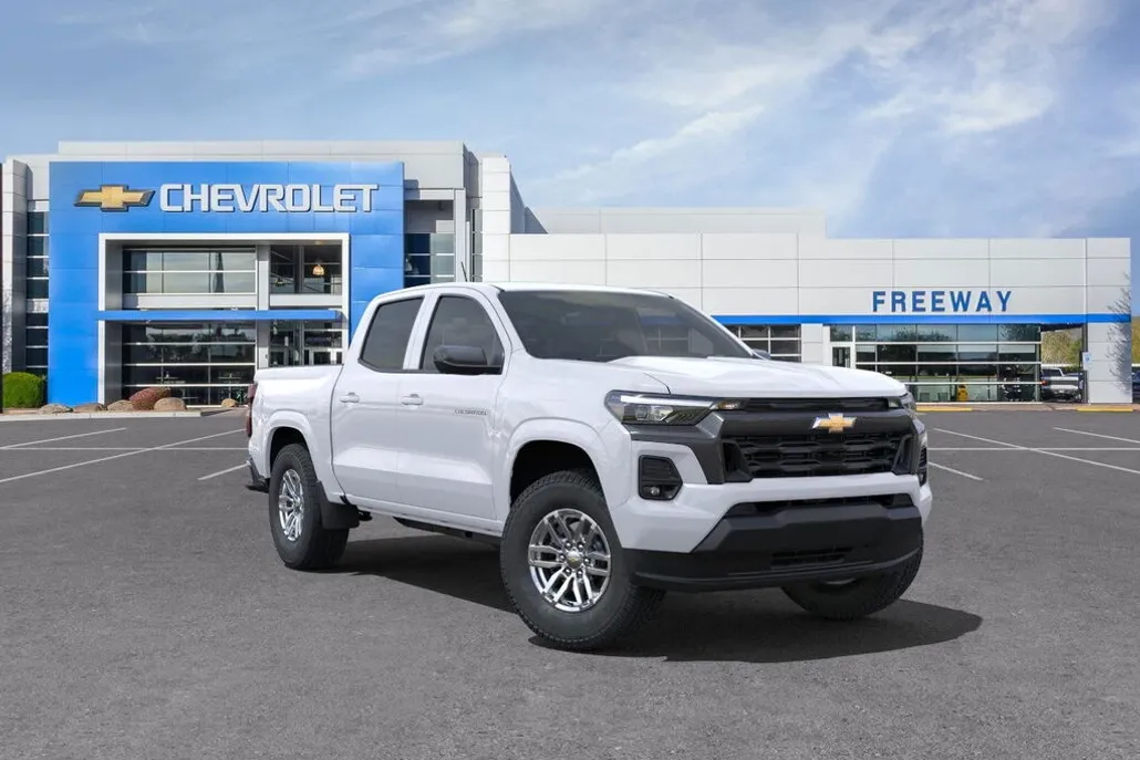 2025 Chevrolet Colorado Work Truck LT photo 1