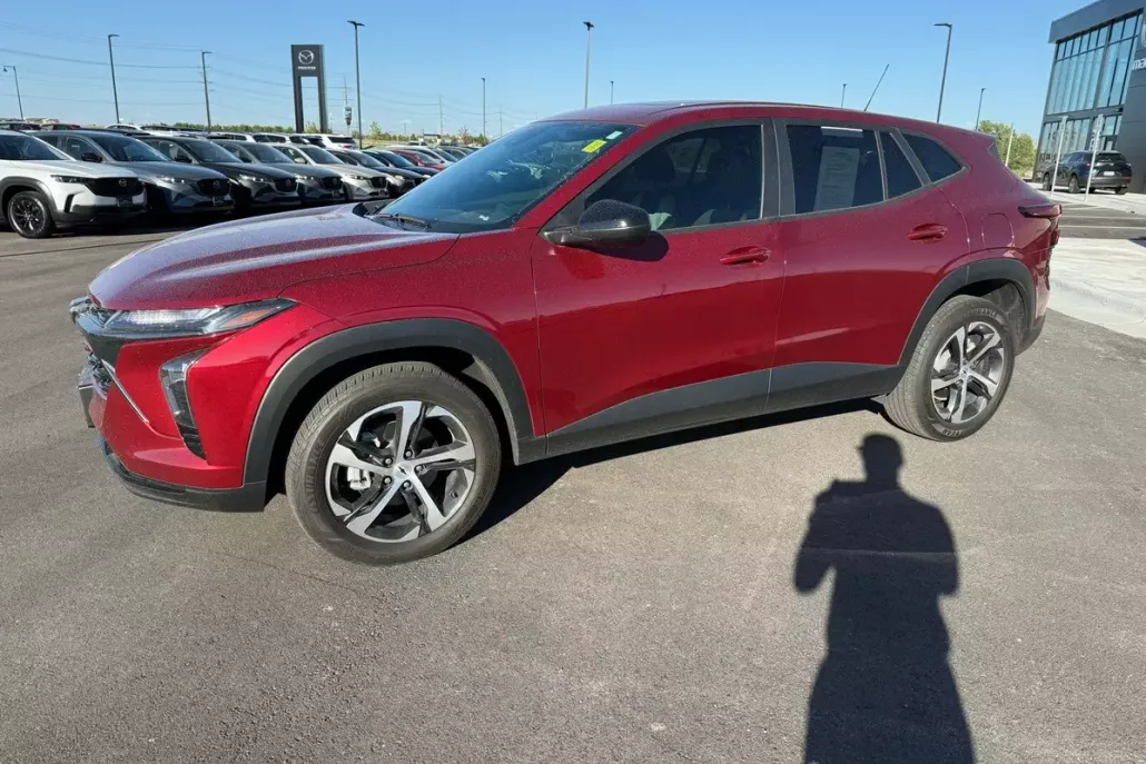 2024 Chevrolet Trax photo 1