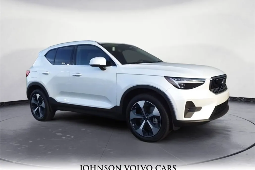 2025 Volvo XC40 Plus photo 1