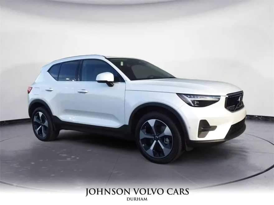 2025 Volvo XC40 Plus photo 1