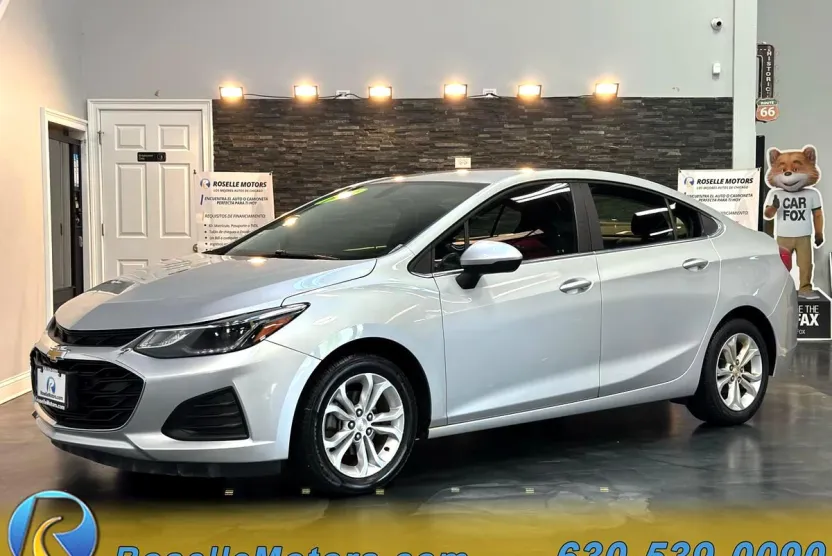 2019 Chevrolet Cruze LT photo 1