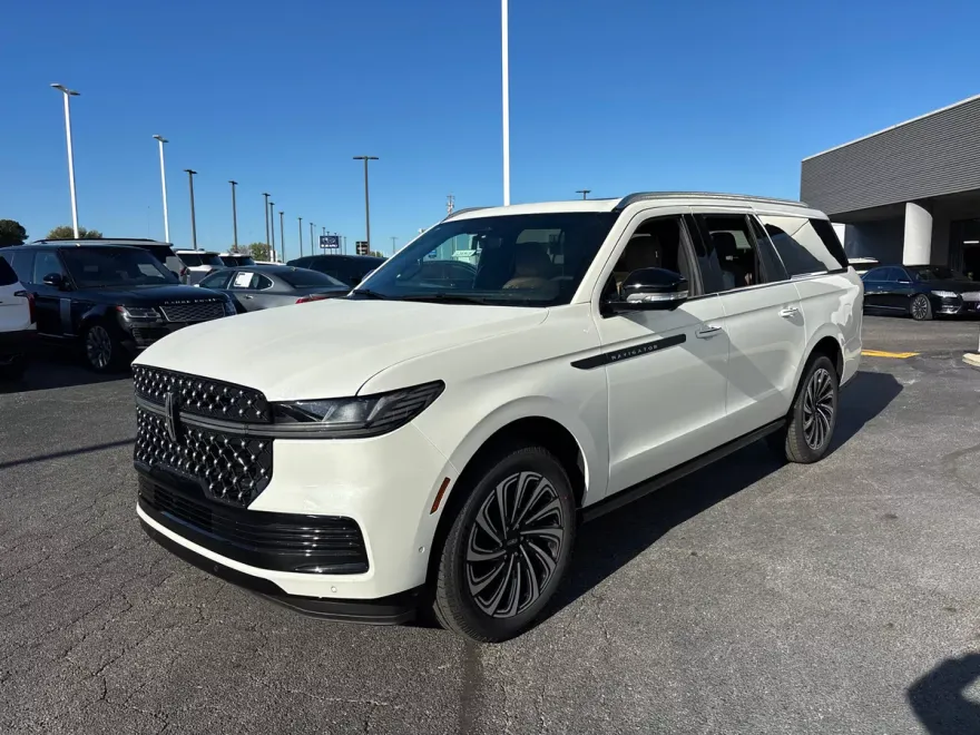2025 Lincoln Navigator Black Label photo 1