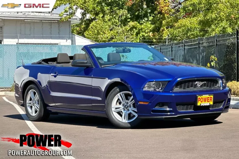 2014 Ford Mustang V6 photo 1