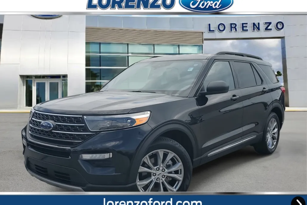 2023 Ford Explorer XLT photo 1
