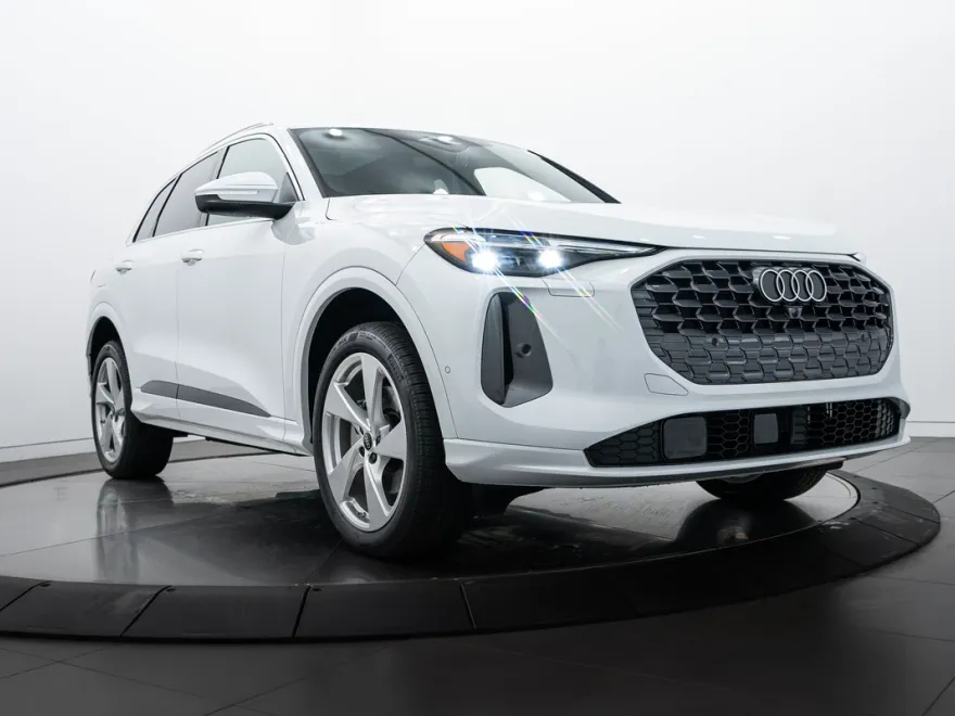 2025 Audi Q5 Premium Plus photo 1