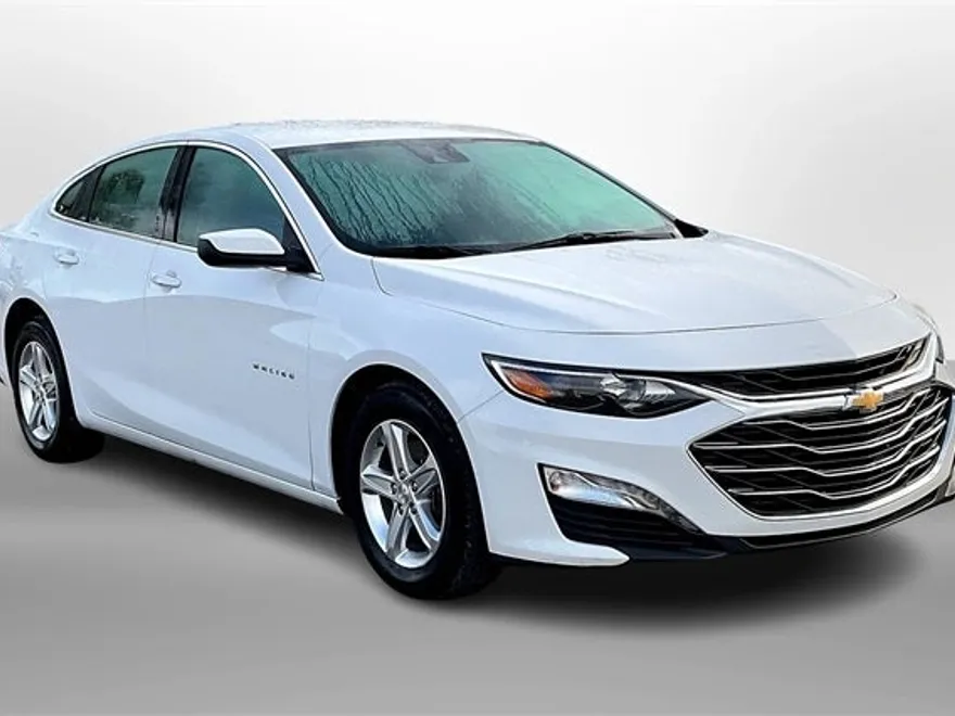 2024 Chevrolet Malibu 1LT photo 1