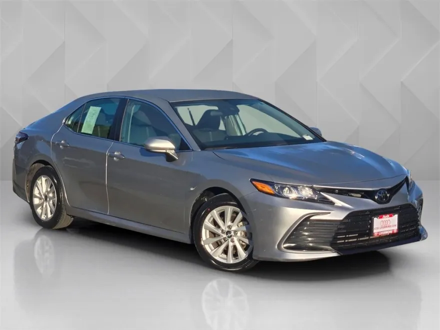2024 Toyota Camry LE photo 1