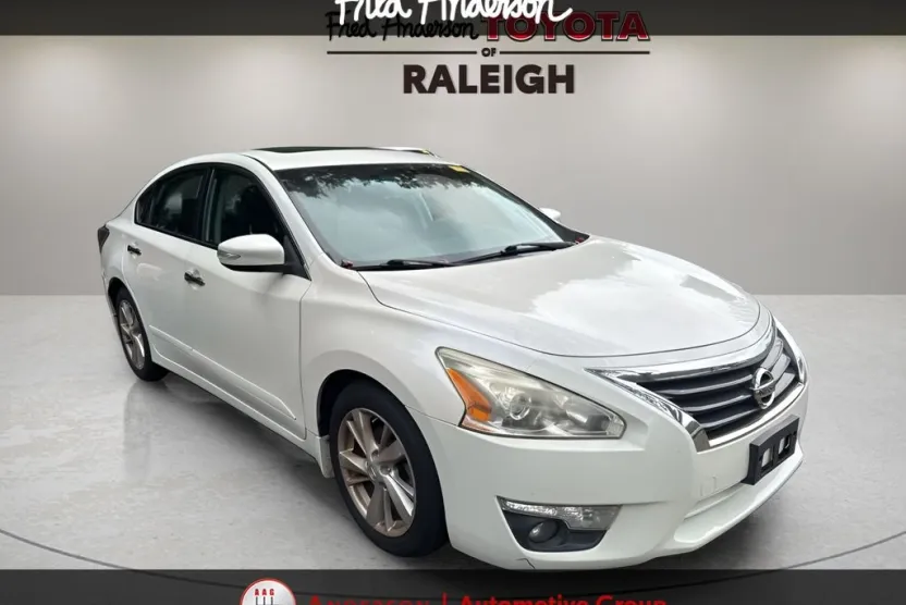 2015 Nissan Altima 2.5 SV photo 1