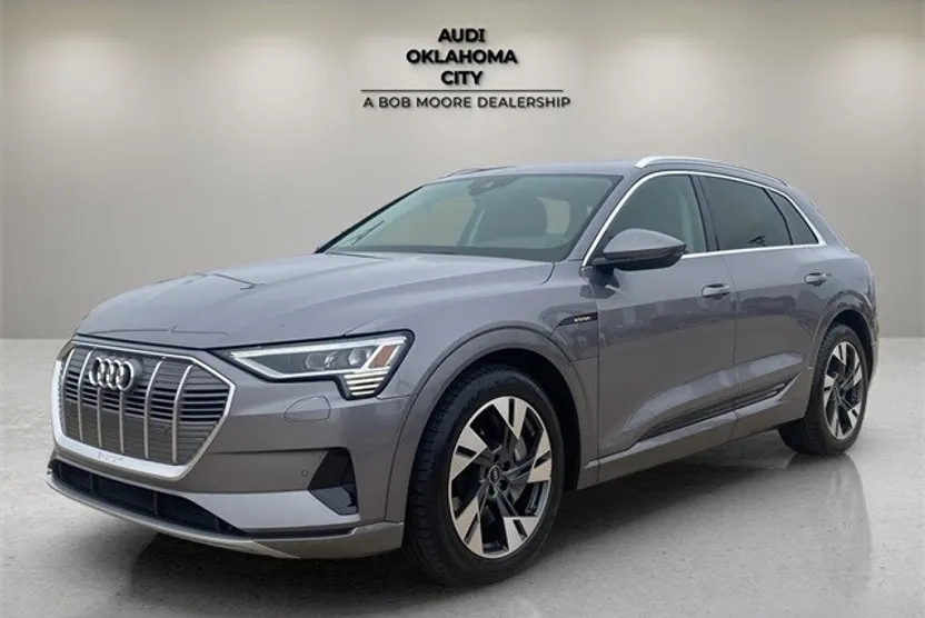 2022 Audi e-tron Premium photo 1