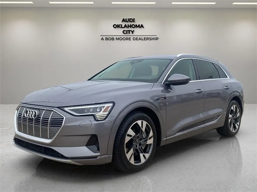 2022 Audi e-tron Premium photo 1