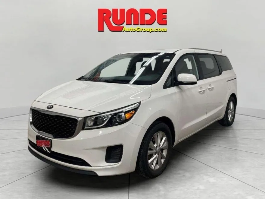 2016 Kia Sedona LX photo 1