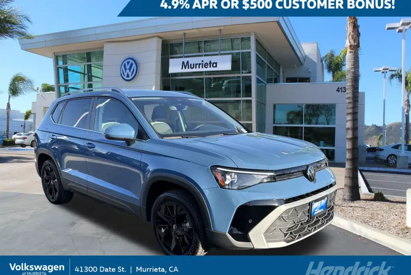 2025 Volkswagen Taos SE photo 1