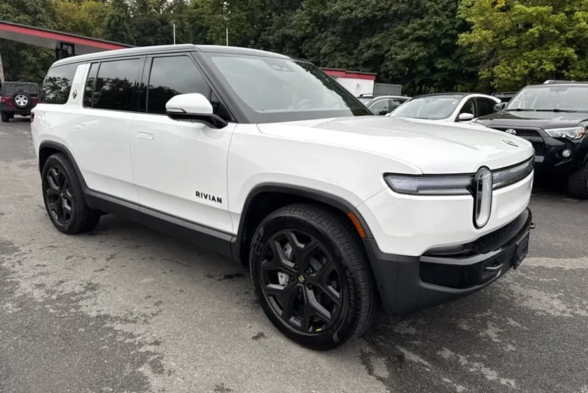 2025 Rivian R1S Adventure photo 1