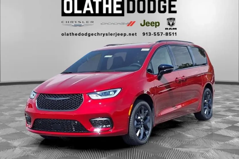 2026 Chrysler Pacifica Limited photo 1