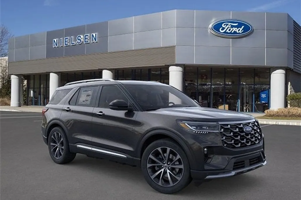 2025 Ford Explorer Platinum photo 1