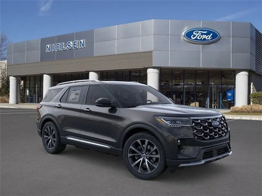 2025 Ford Explorer Platinum photo 1
