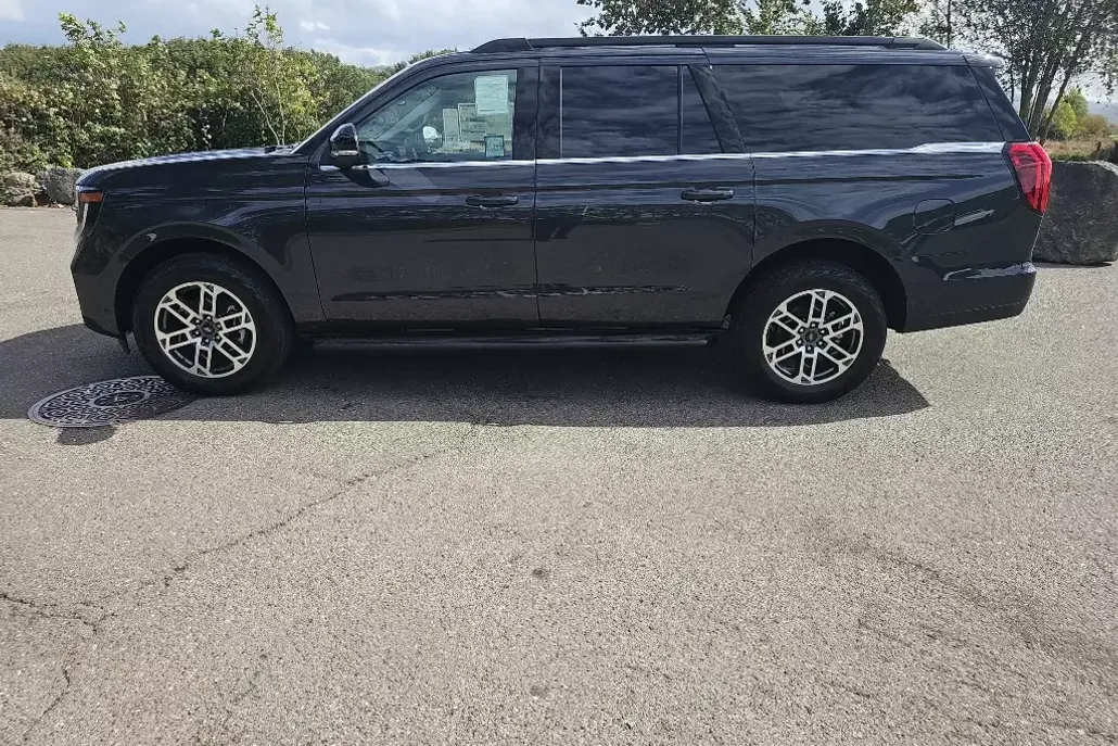 2025 Ford Expedition MAX photo 1