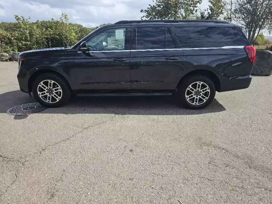 2025 Ford Expedition MAX photo 1