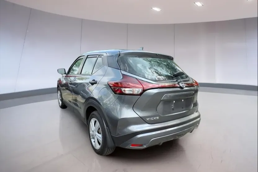2023 Nissan Kicks S photo 1