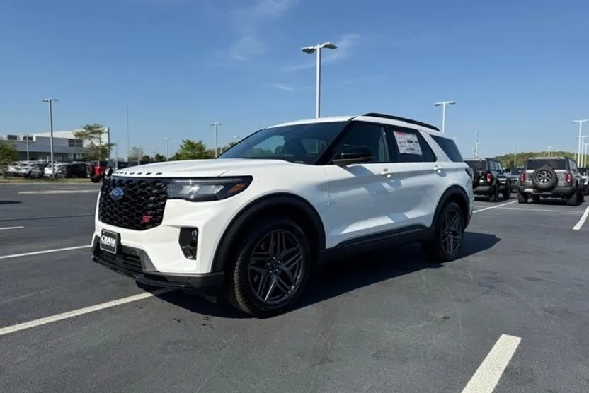2025 Ford Explorer ST photo 1