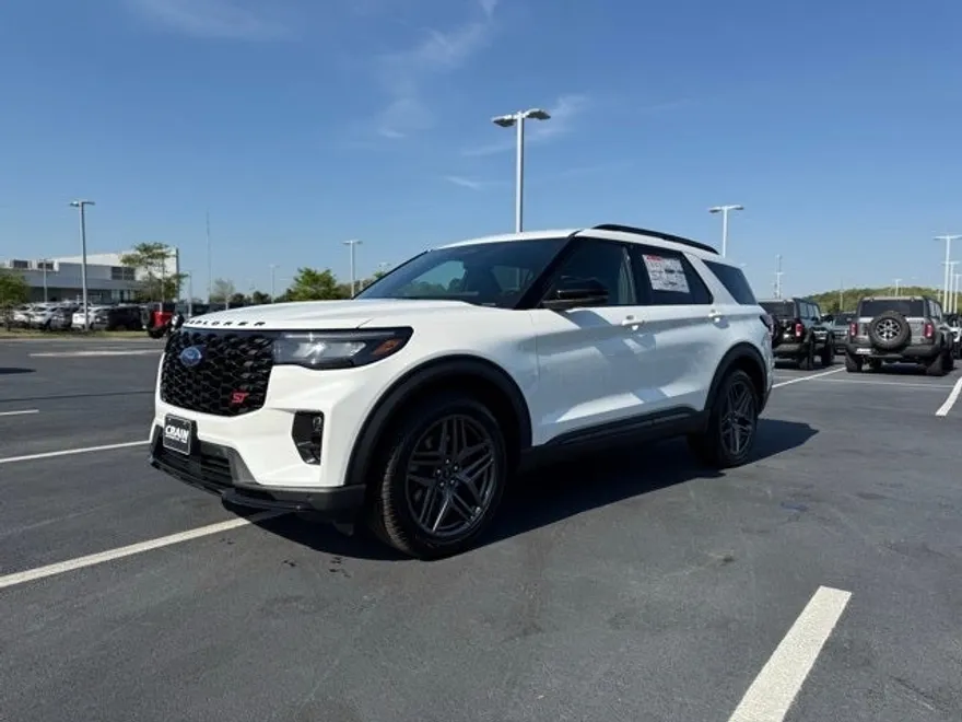 2025 Ford Explorer ST photo 1