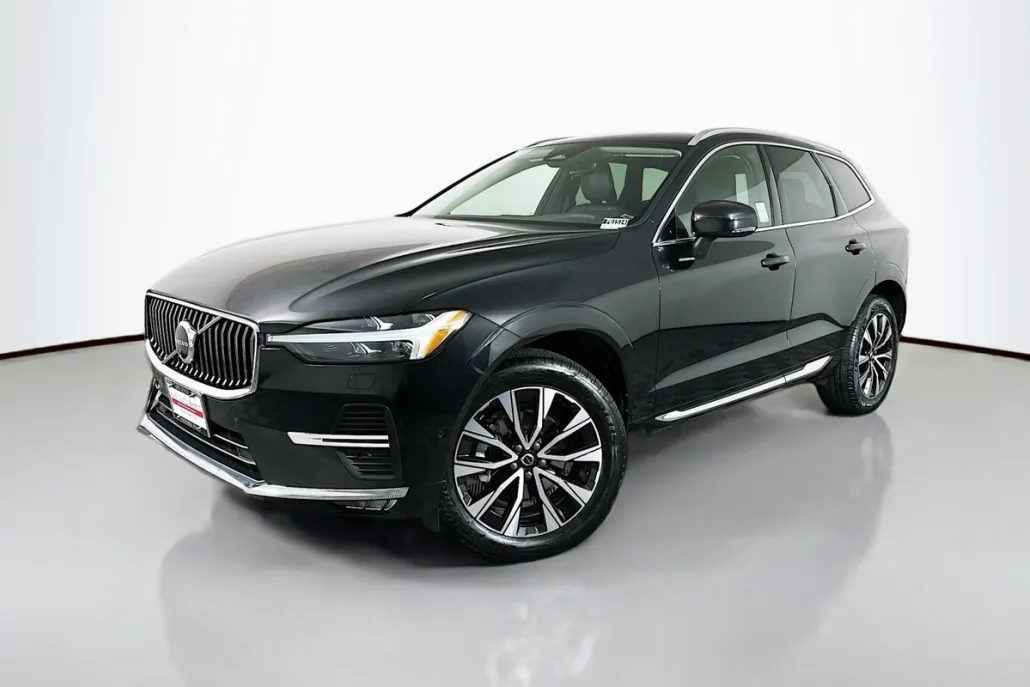 2023 Volvo XC60 Plus photo 1
