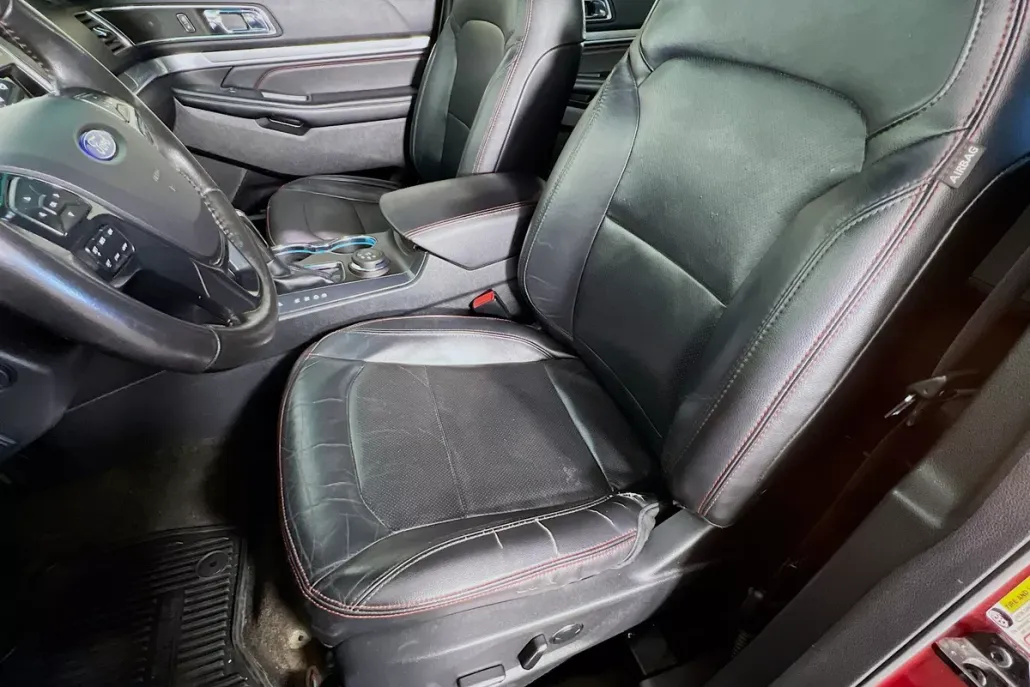 2016 Ford Explorer Sport photo 1