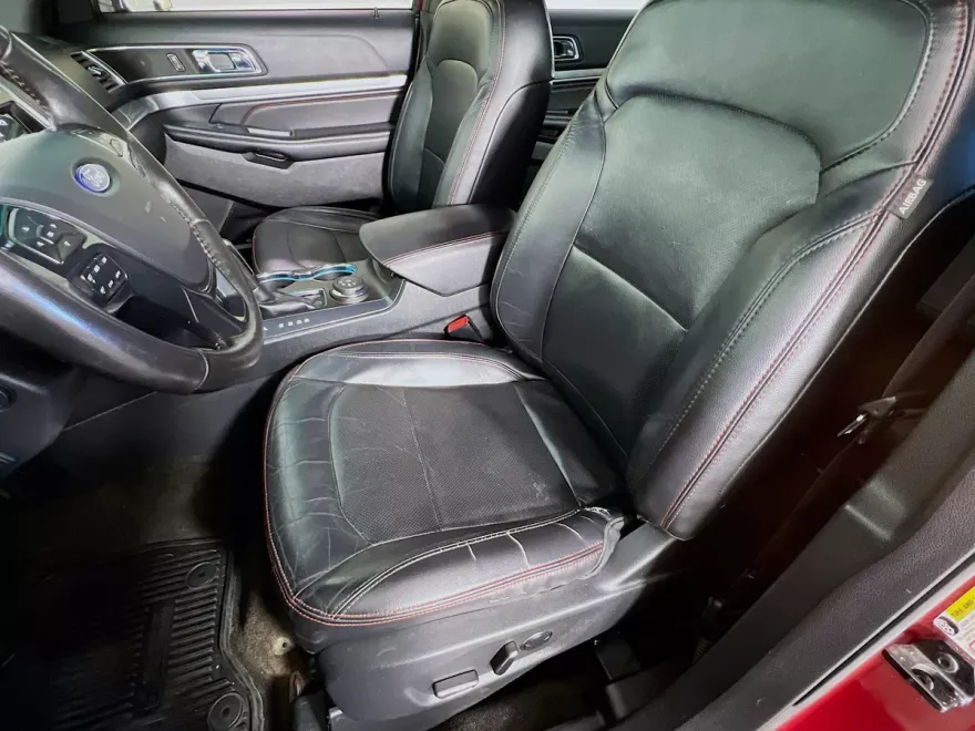 2016 Ford Explorer Sport photo 1