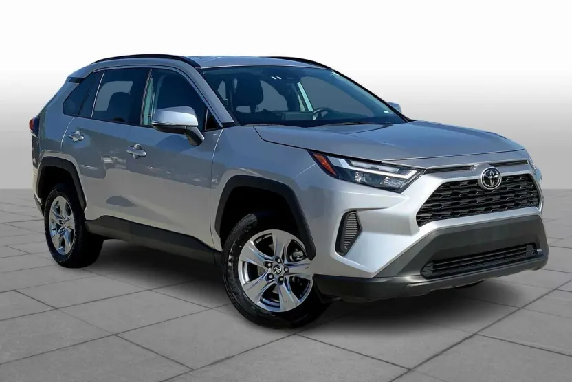 2024 Toyota RAV4 XLE photo 1