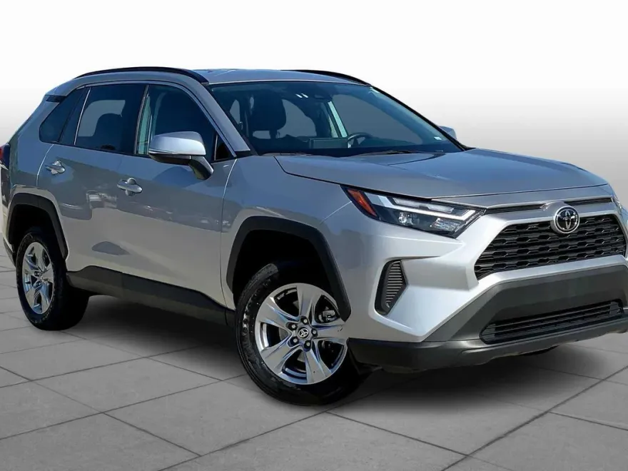 2024 Toyota RAV4 XLE photo 1
