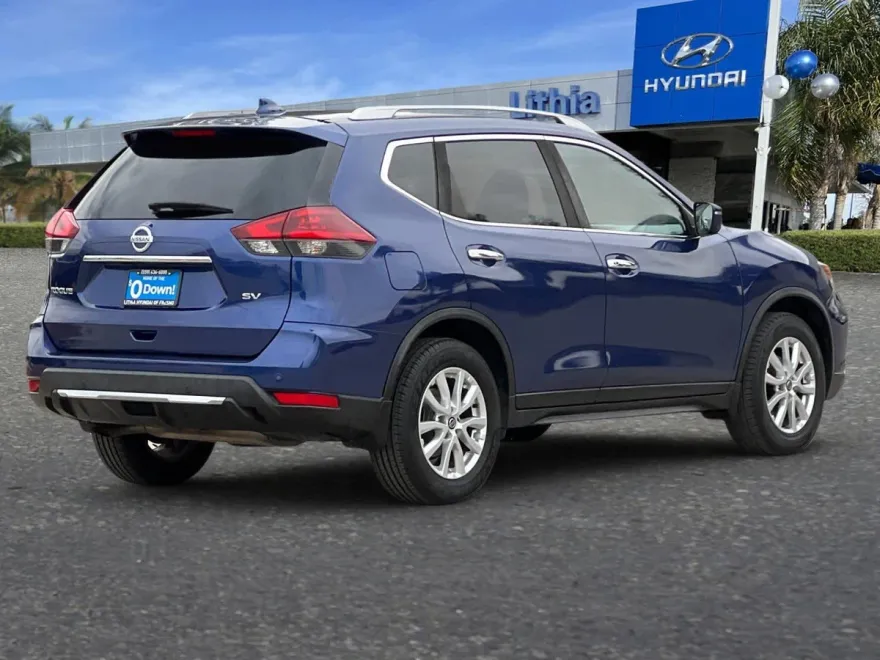 2020 Nissan Rogue SV photo 1