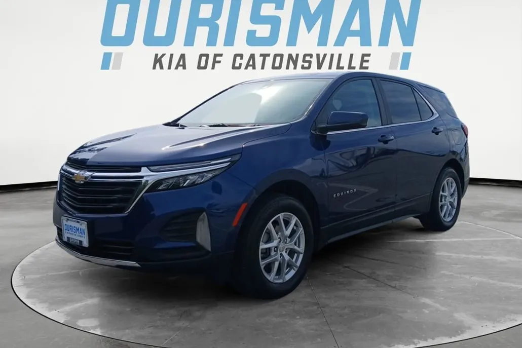2023 Chevrolet Equinox LT photo 1