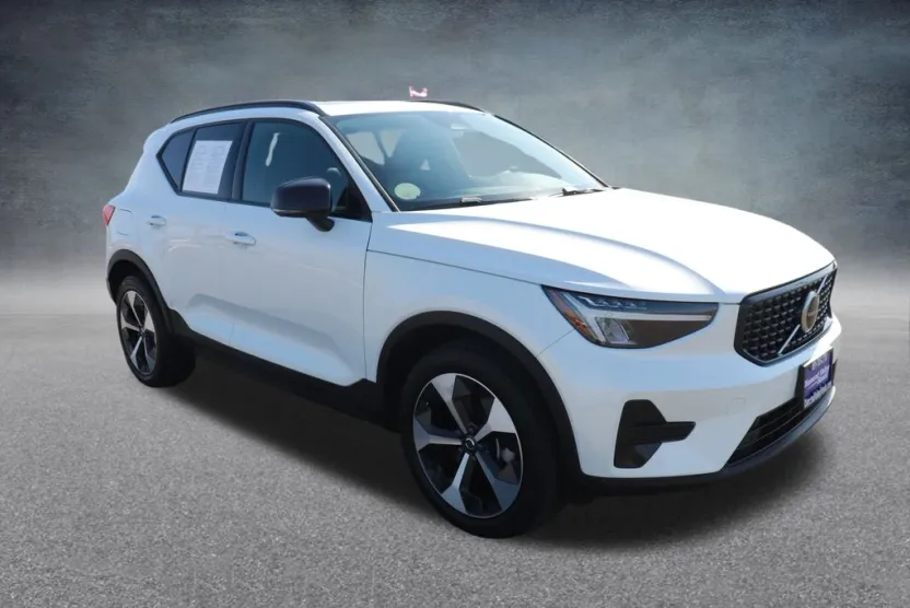 2024 Volvo XC40 Core photo 1