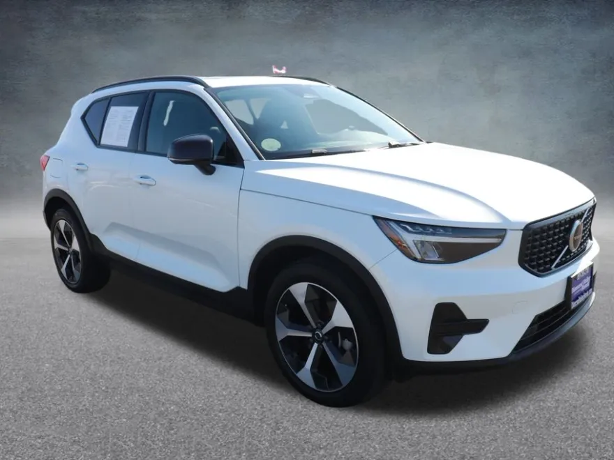 2024 Volvo XC40 Core photo 1